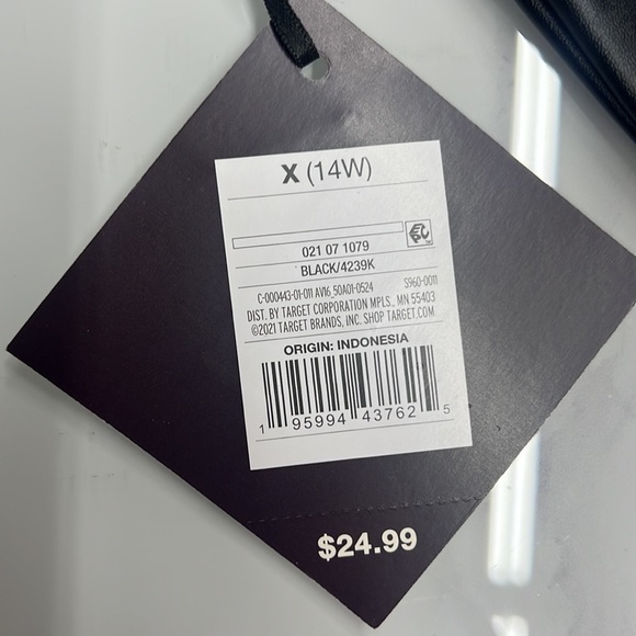 FAUX Leather Leggings - Picture 8 of 8